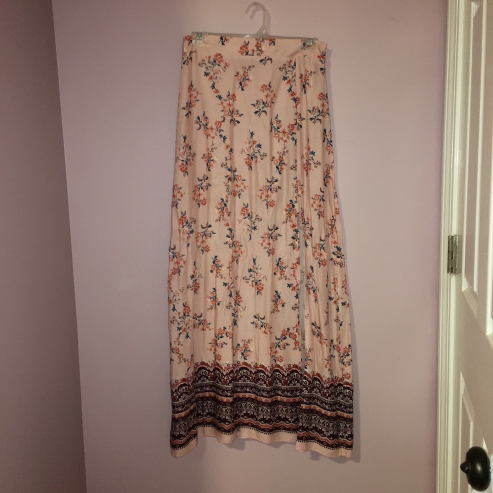 Long skirt with slits
